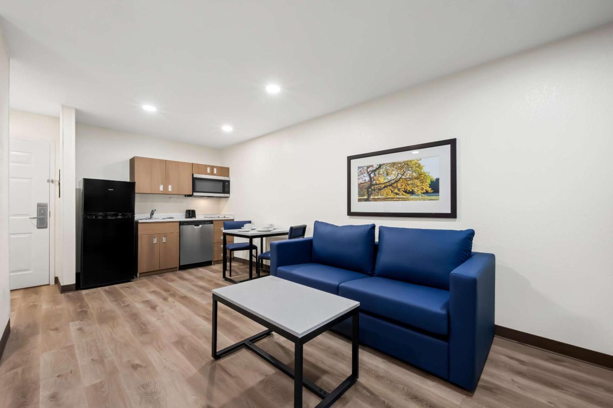 Mainstay Suites Raleigh North Exterior photo